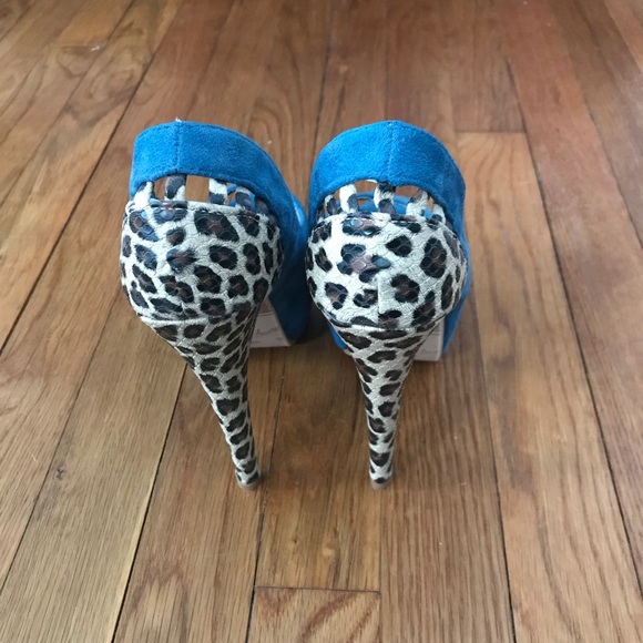 Fun & sexy, Teal and leopard print peep toe heel! - Picture 3 of 6
